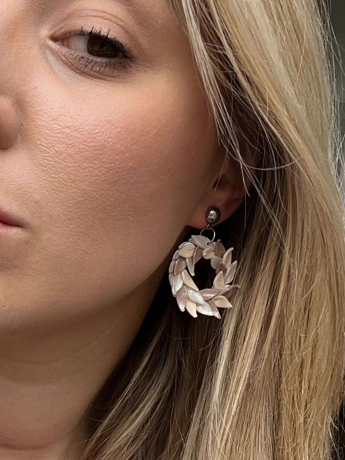 White christmas wreath earrings