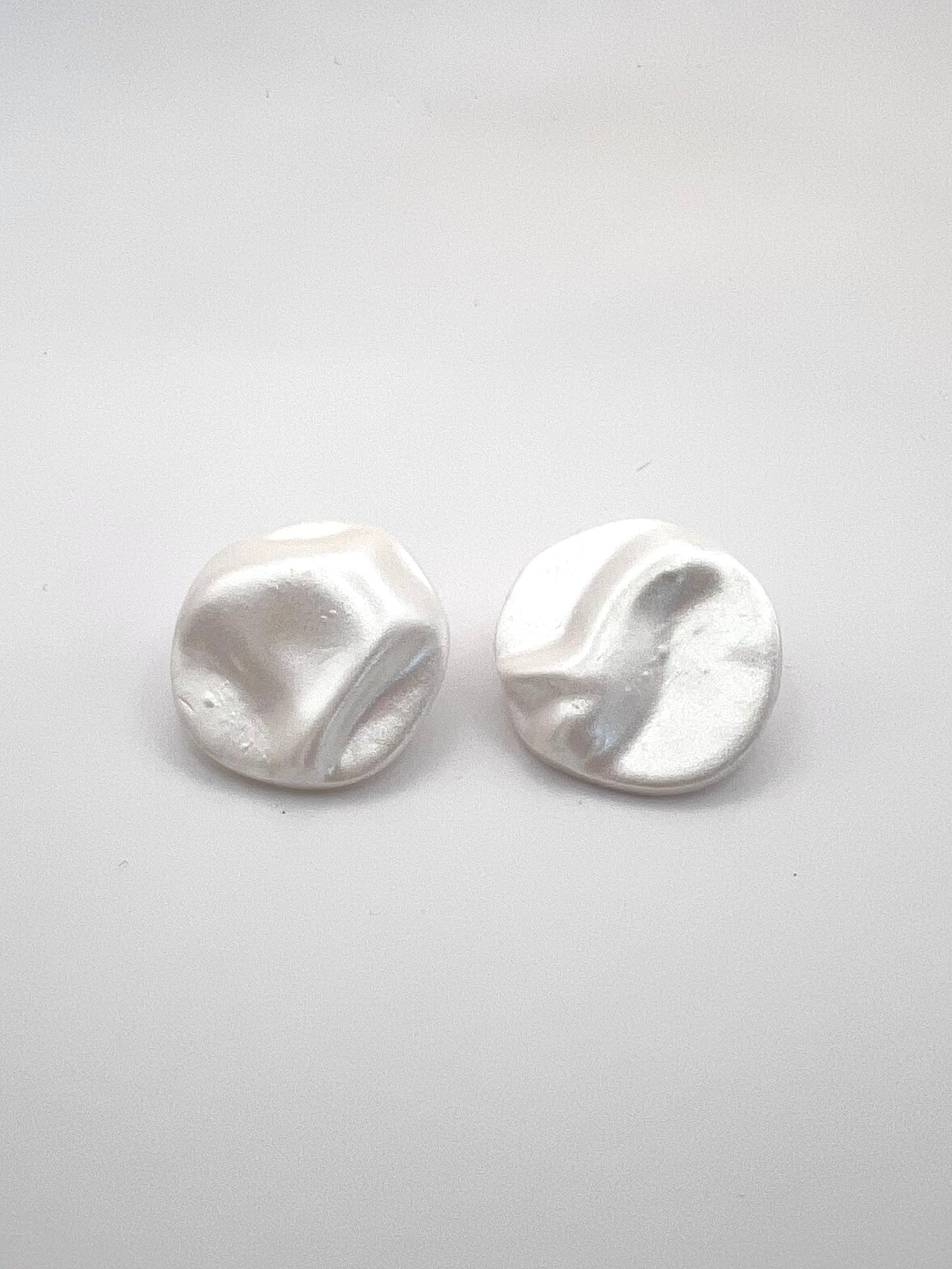 Circle irregular stud earrings