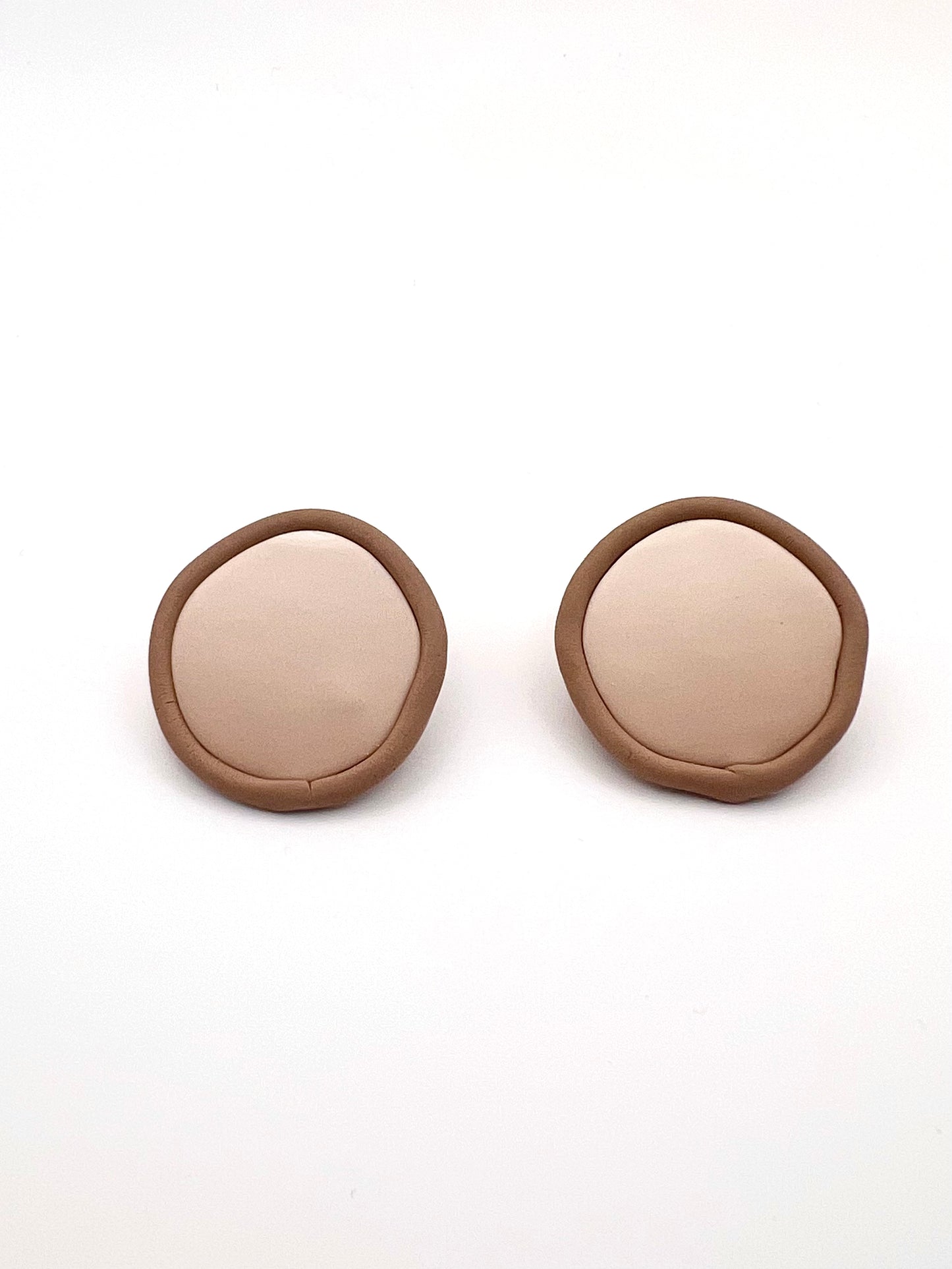 Circle irregular stud earrings