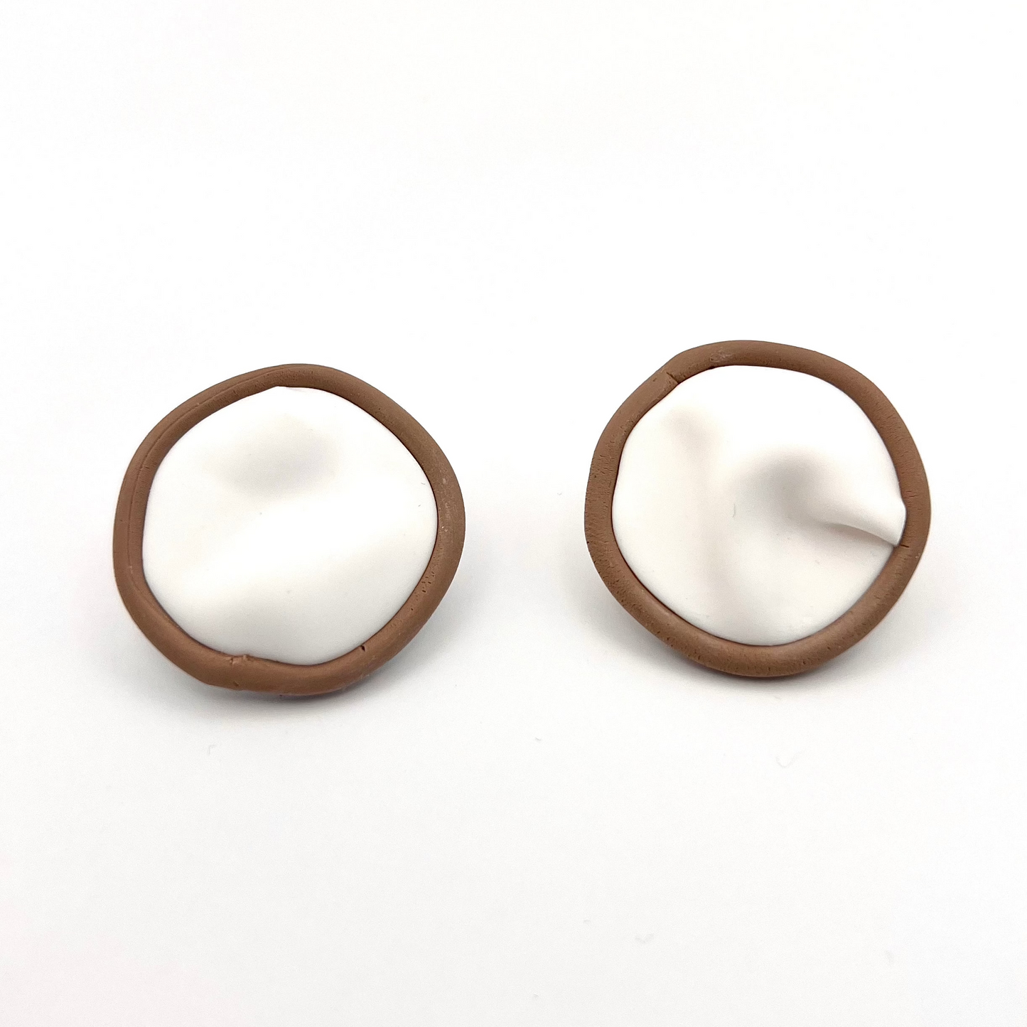 Circle irregular stud earrings