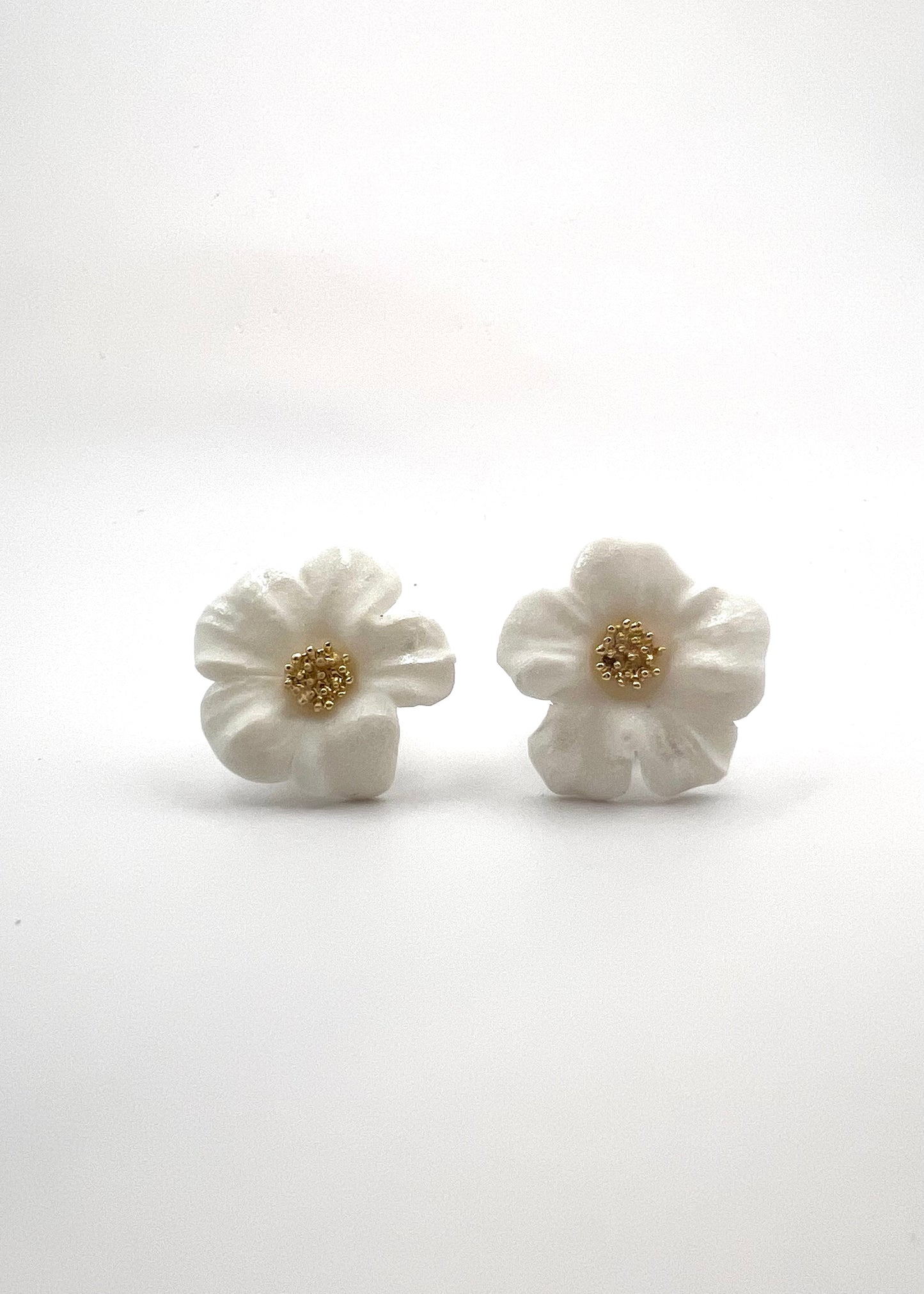 Dainty Flower earrings with gold filament