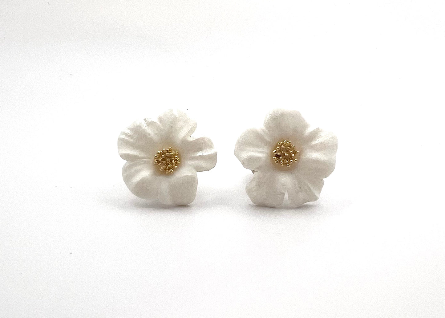 Dainty Flower earrings with gold filament