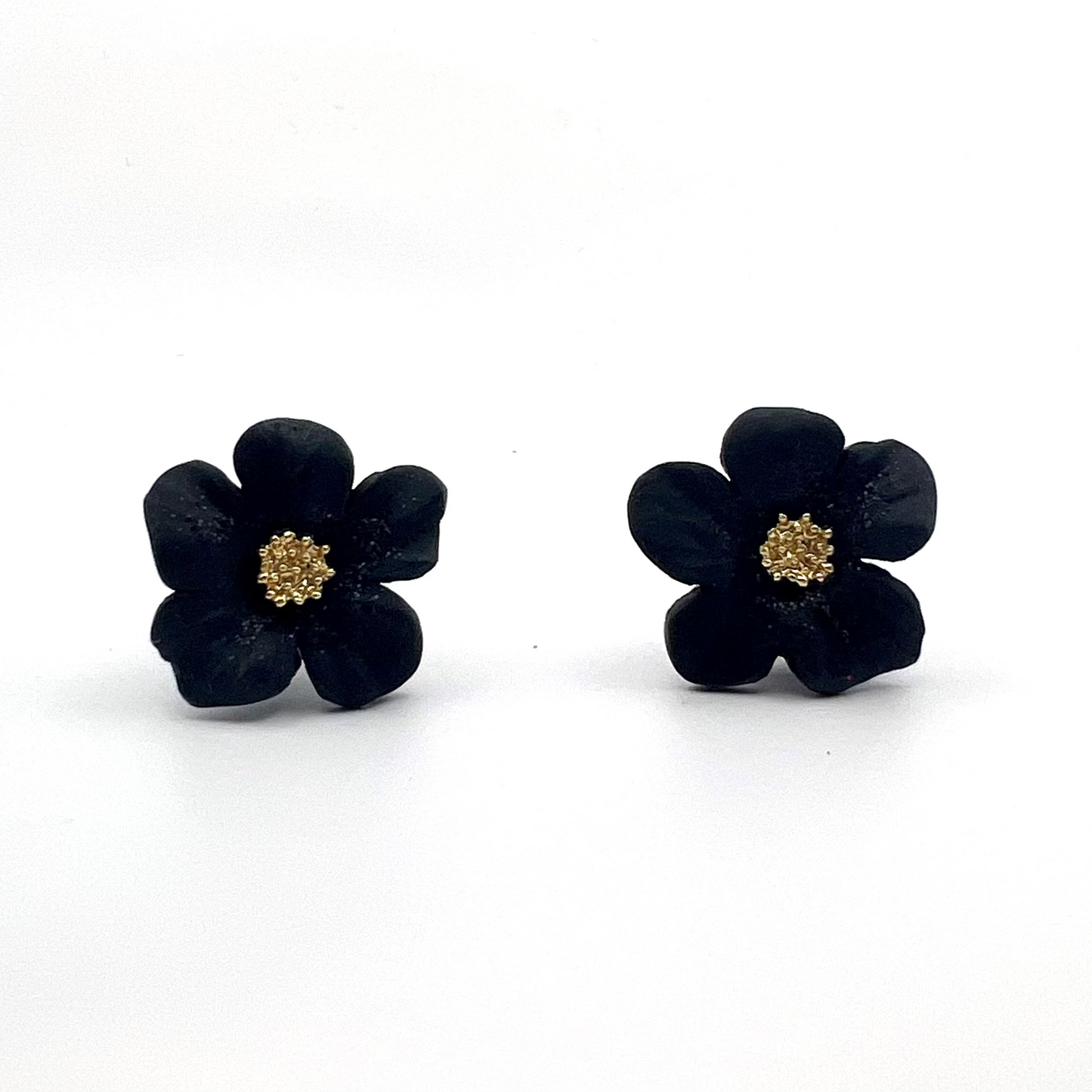 Dainty Flower earrings with gold filament