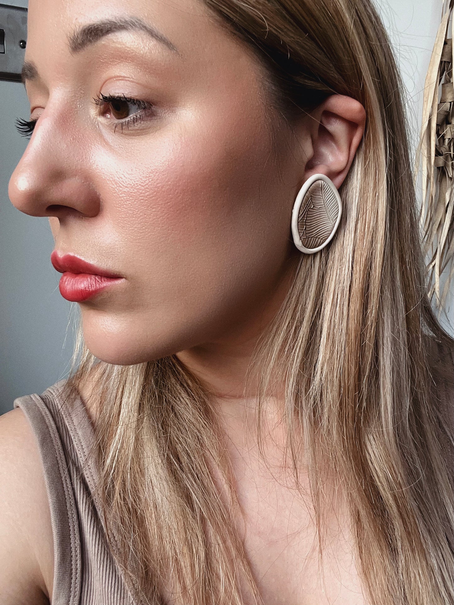 Large stud irregular earrings