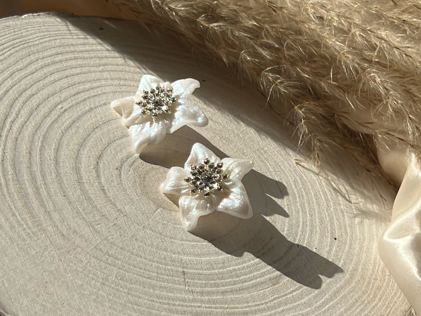 Large flower - white pearl