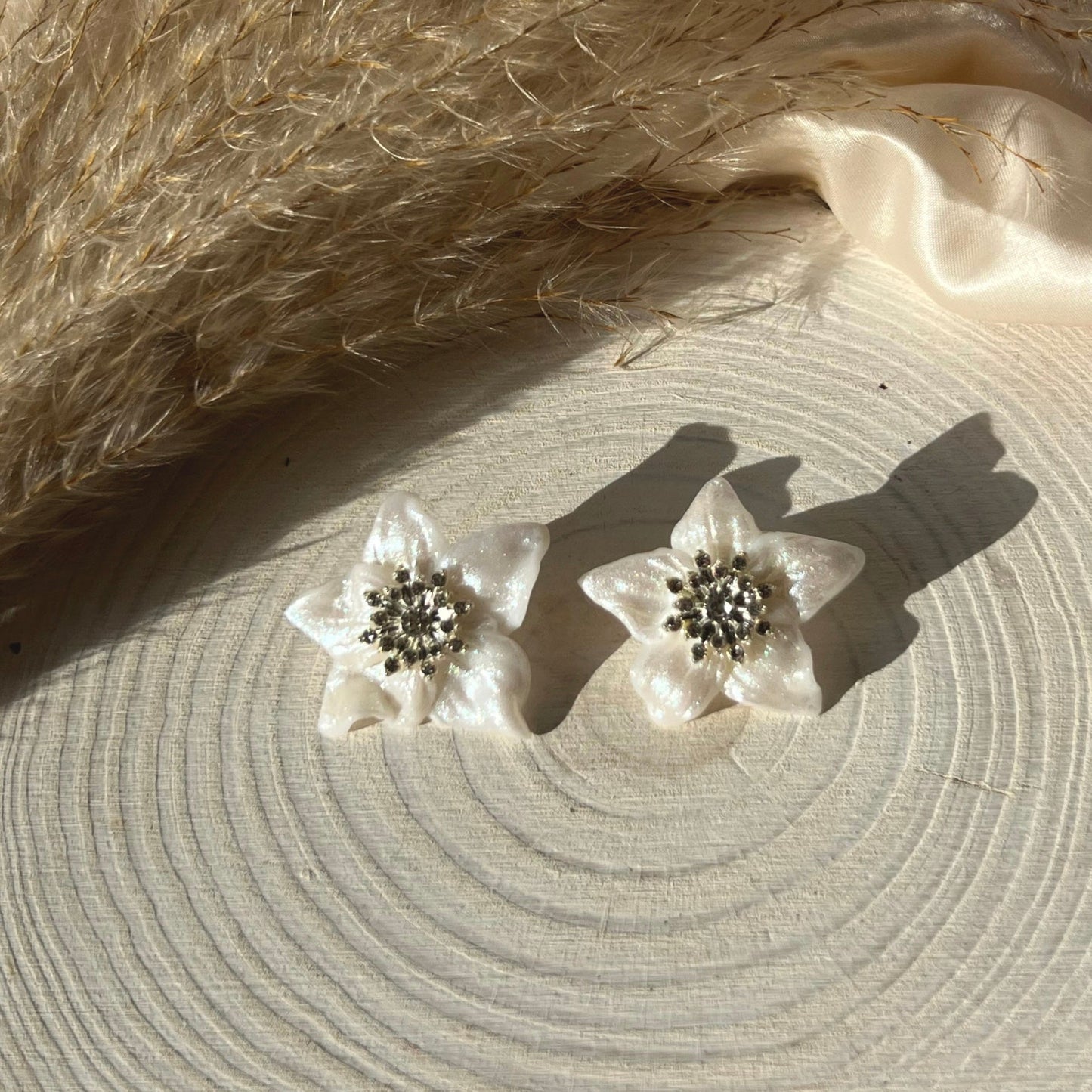 Large flower - white pearl
