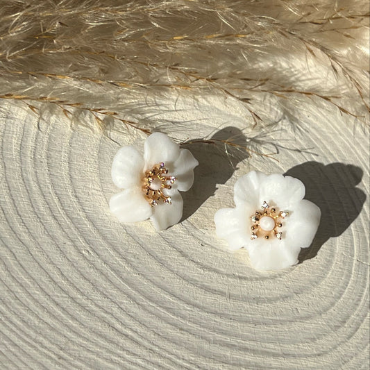 White flower (matte)