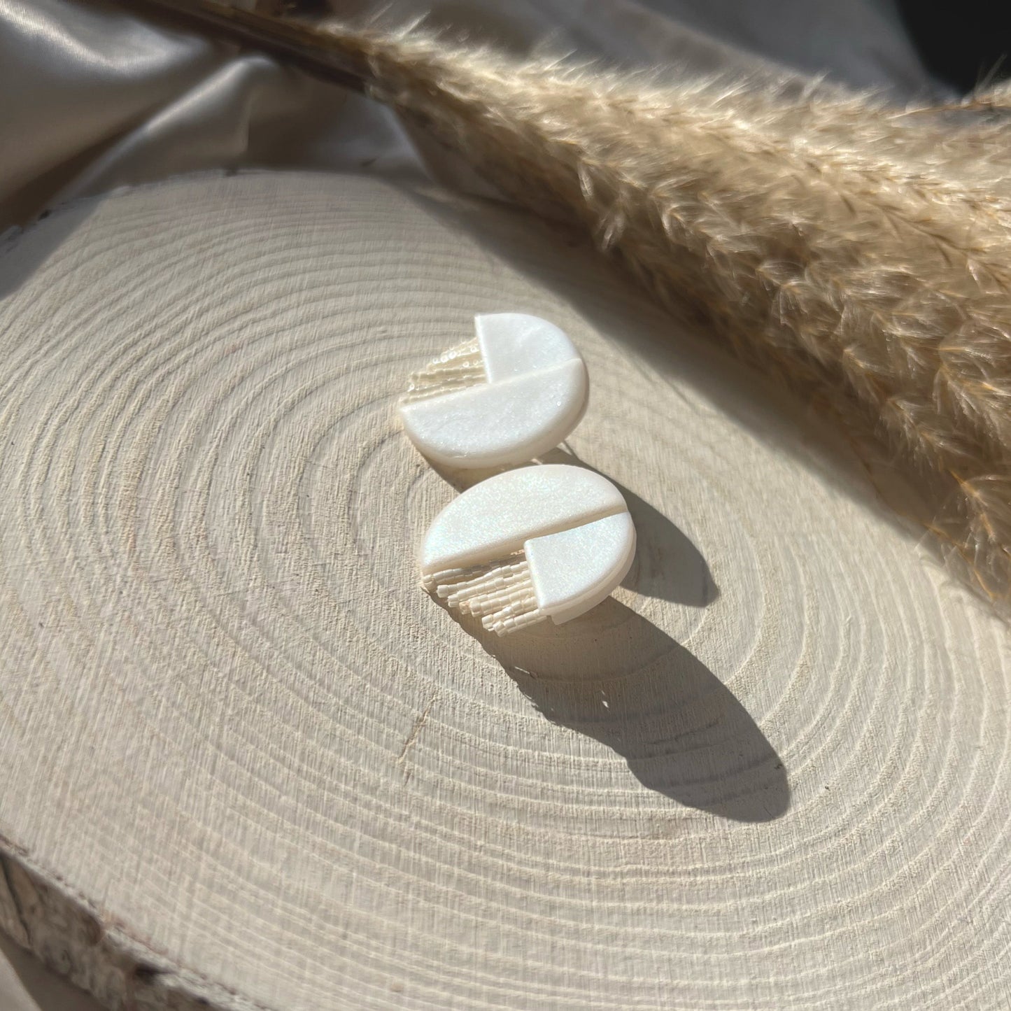 Geometric circle and beads (white)