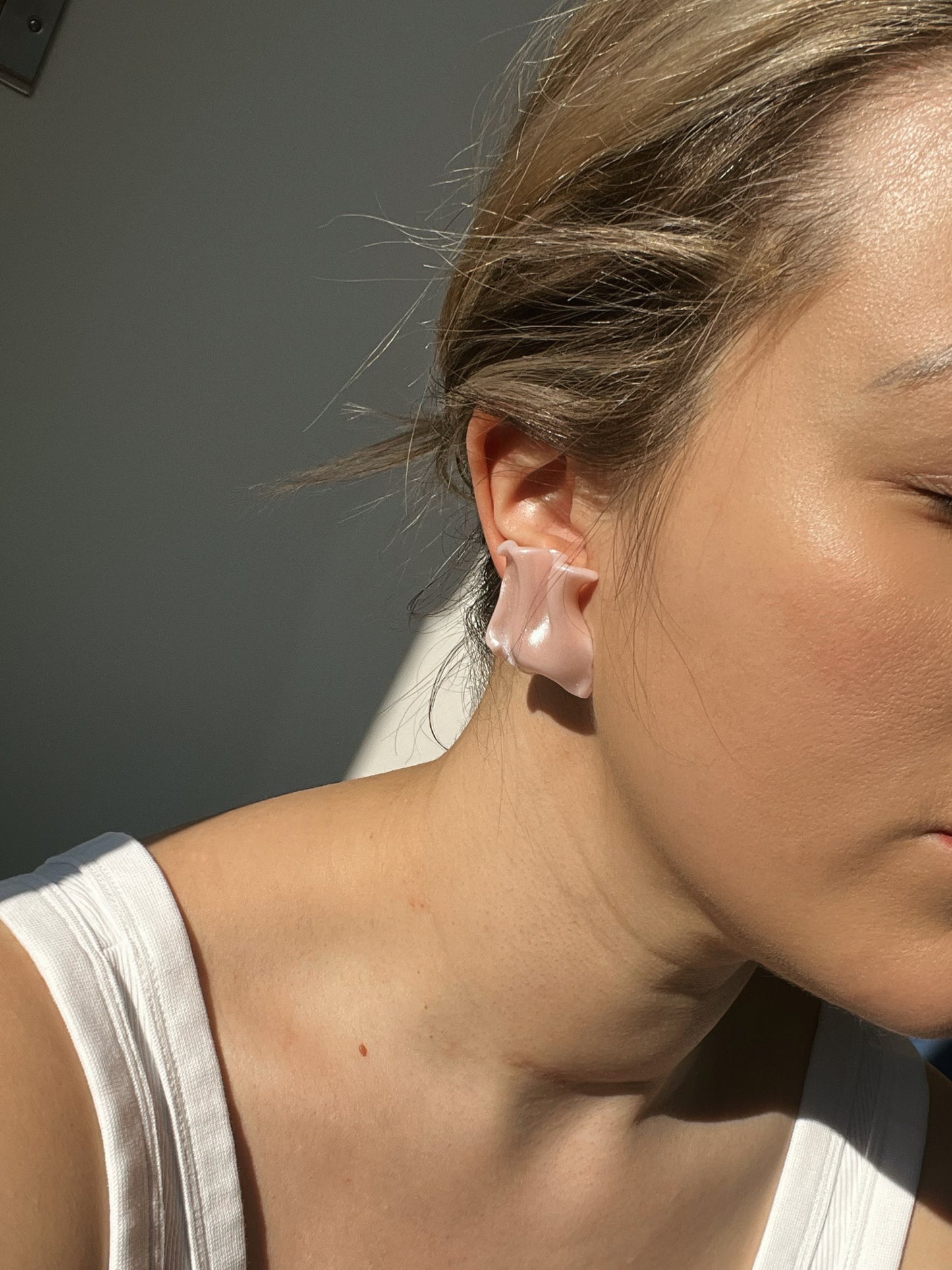 Scrunched pearl stud (Light pink)