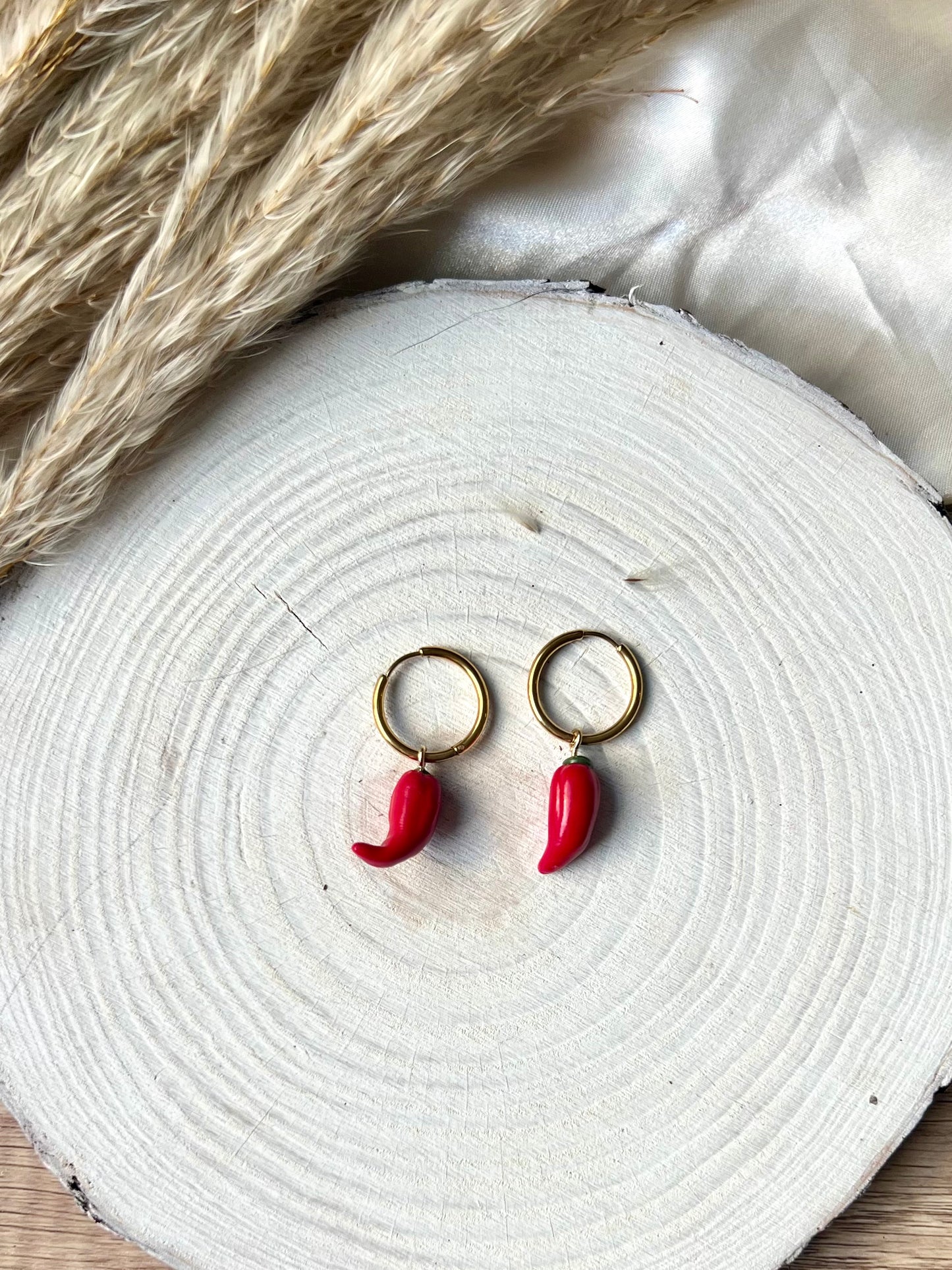 Chillies earrings on 18K gold hoop (19mm)