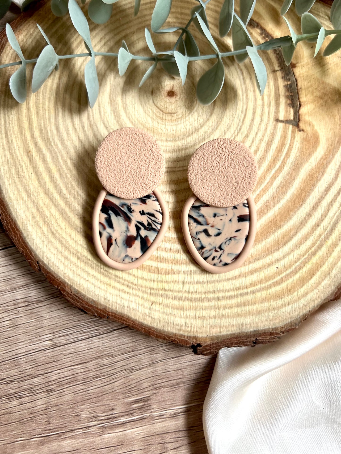 Large stud irregular earrings